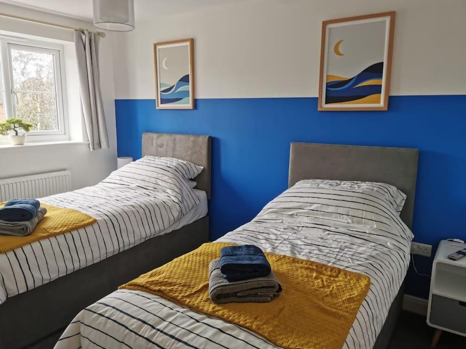 Modern Roomy 3 Bedroom Home パーショア エクステリア 写真
