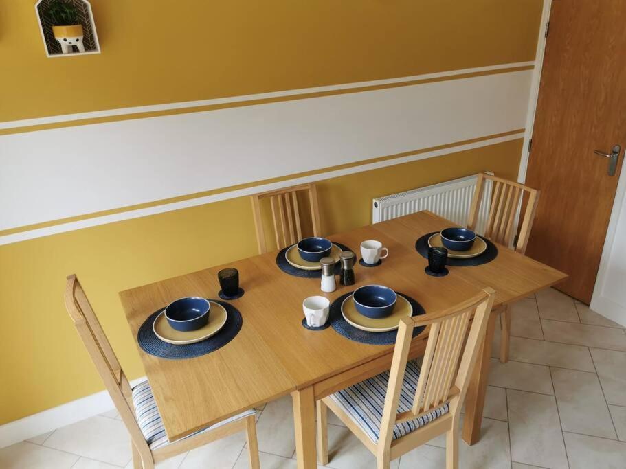 Modern Roomy 3 Bedroom Home パーショア エクステリア 写真
