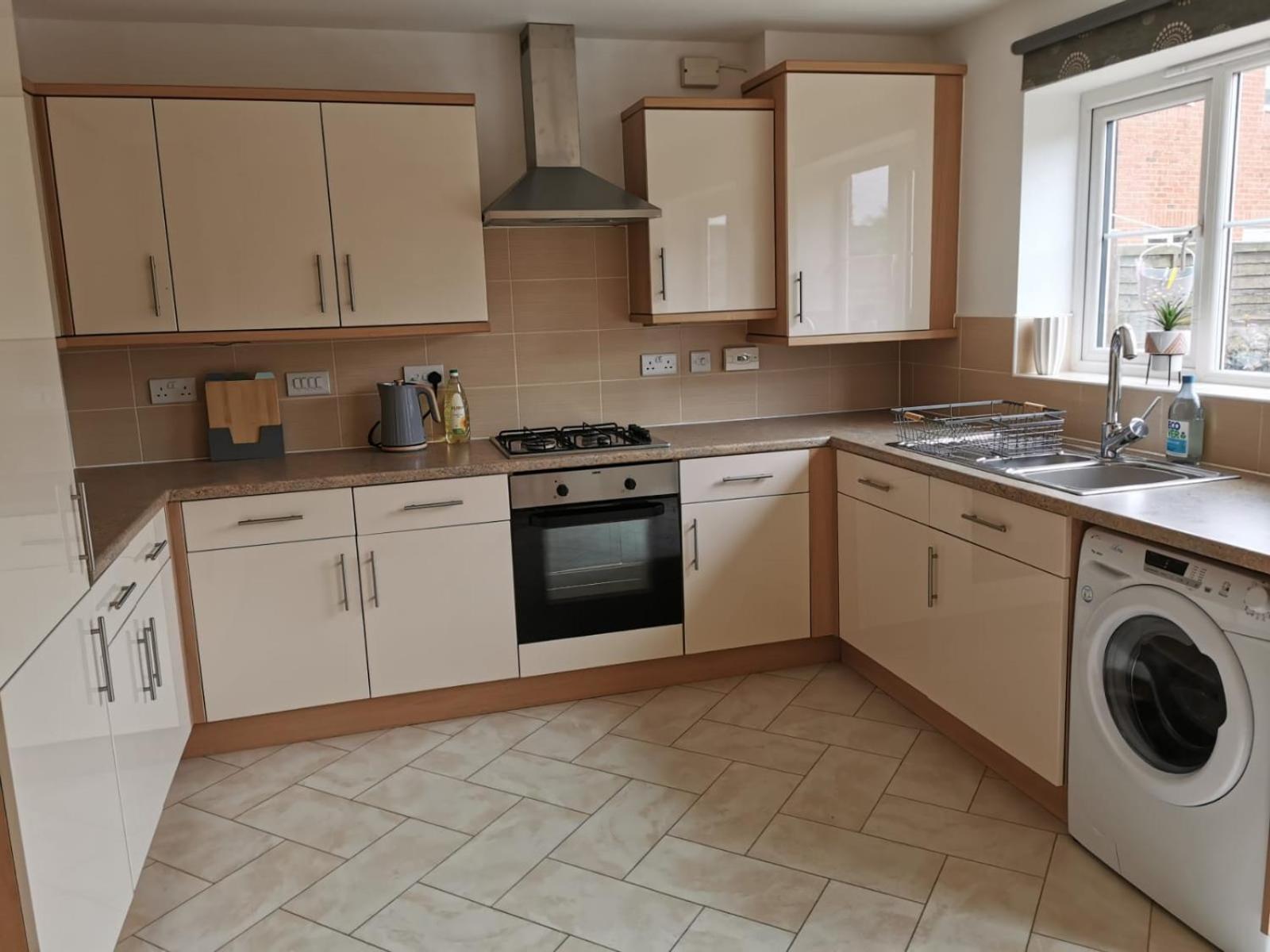 Modern Roomy 3 Bedroom Home パーショア エクステリア 写真