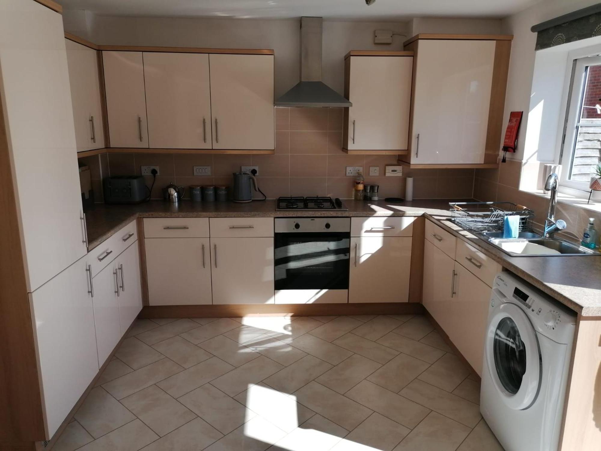Modern Roomy 3 Bedroom Home パーショア エクステリア 写真